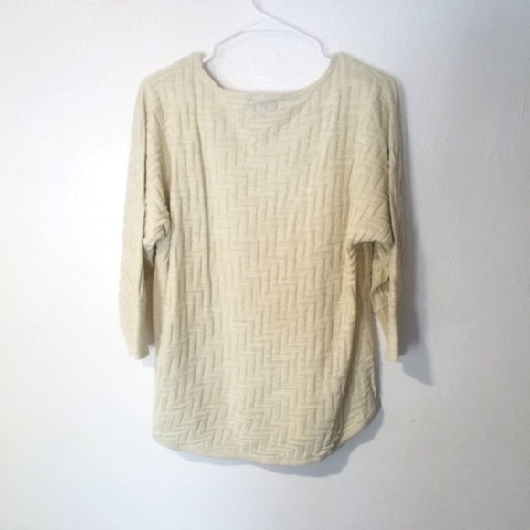 Jaclyn Smith cream sweater size M - Picture 2 of 3